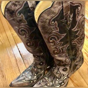 Corral boots like BRAND NEW! Women’s tall black/brown leather-Moving sale!!